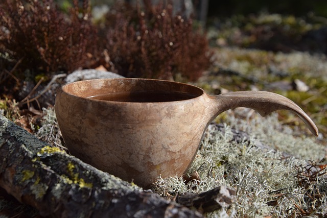 Kahvin keitto nuotion äärellä